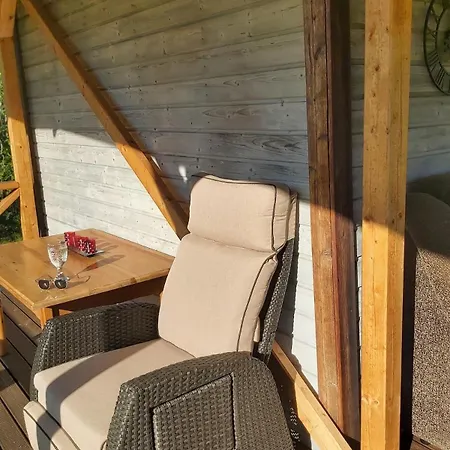 Semesterbostad Avara Terrassiga Merelaehedane Puhkemaja Muhus